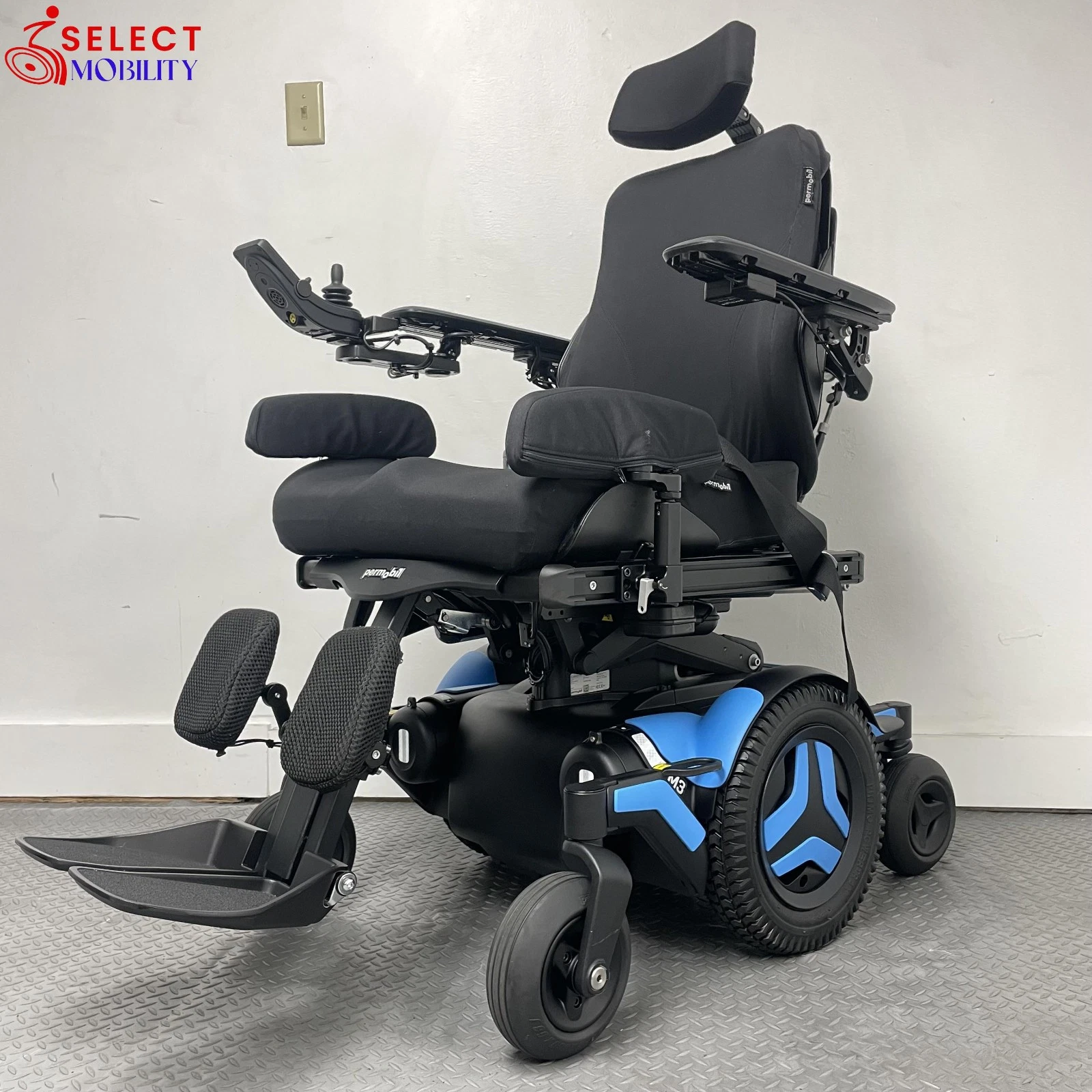 2022 Permobil M3 Corpus — Power Lift, Tilt, Recline, Legs (1 Mile) - Image 5